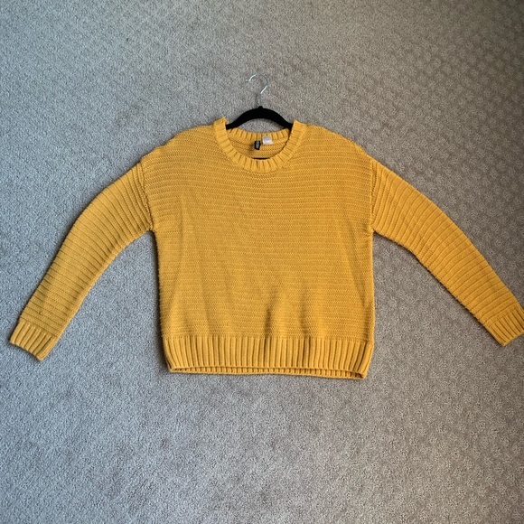 Sweater - Picture 2 of 8